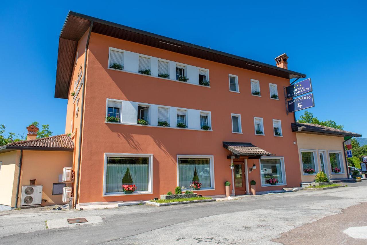 Hotel Ristorante Sagittario Feltre Exteriör bild
