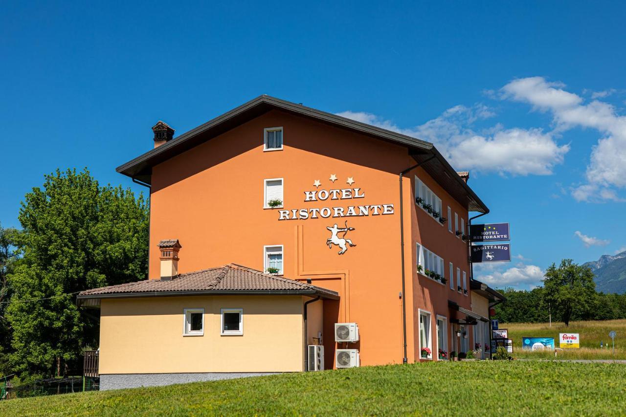 Hotel Ristorante Sagittario Feltre Exteriör bild
