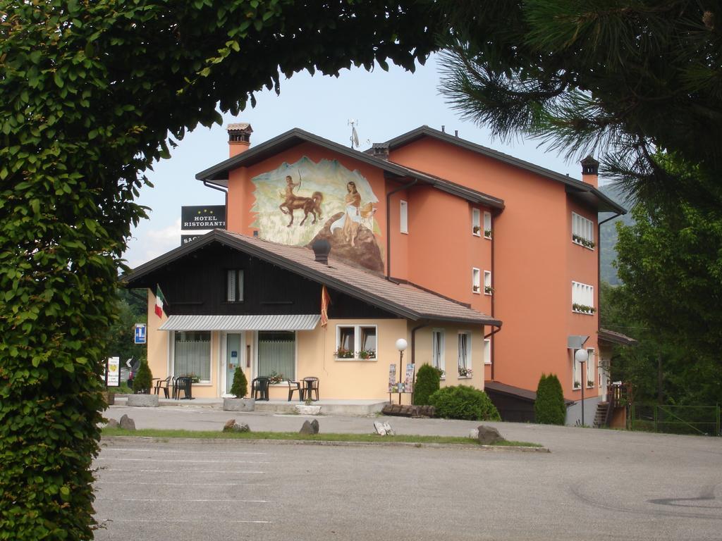 Hotel Ristorante Sagittario Feltre Exteriör bild
