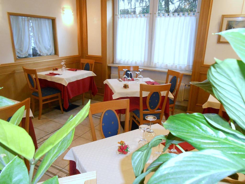 Hotel Ristorante Sagittario Feltre Exteriör bild