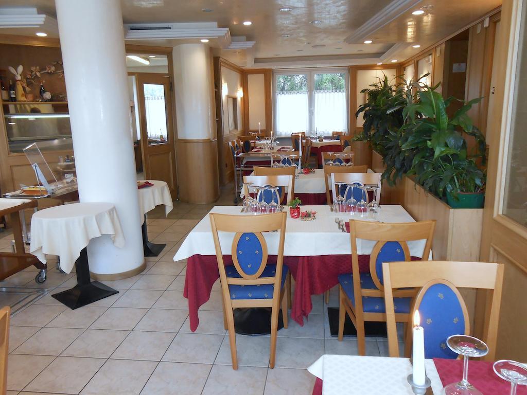 Hotel Ristorante Sagittario Feltre Exteriör bild
