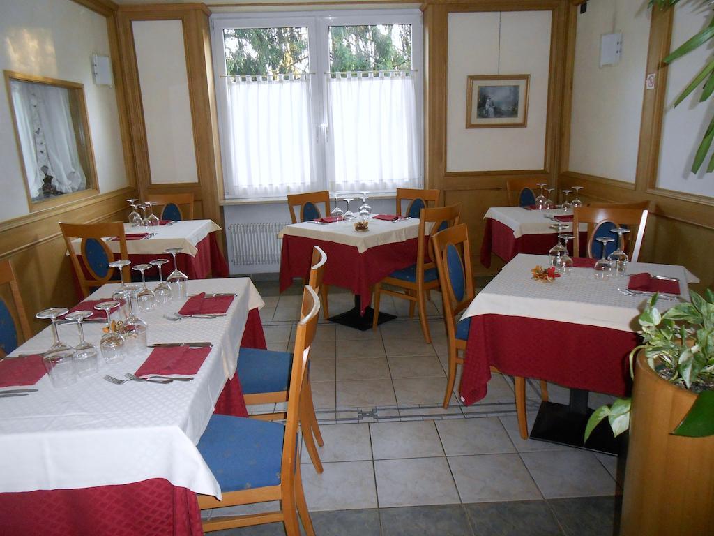 Hotel Ristorante Sagittario Feltre Exteriör bild