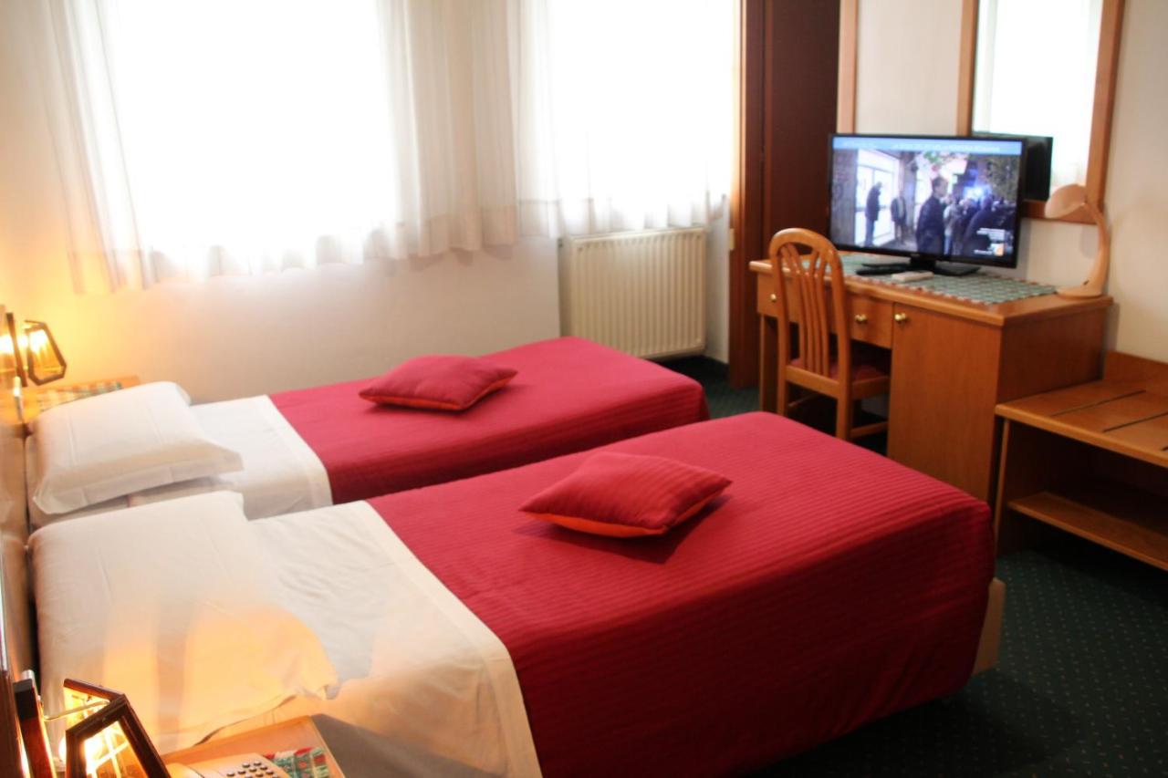 Hotel Ristorante Sagittario Feltre Exteriör bild