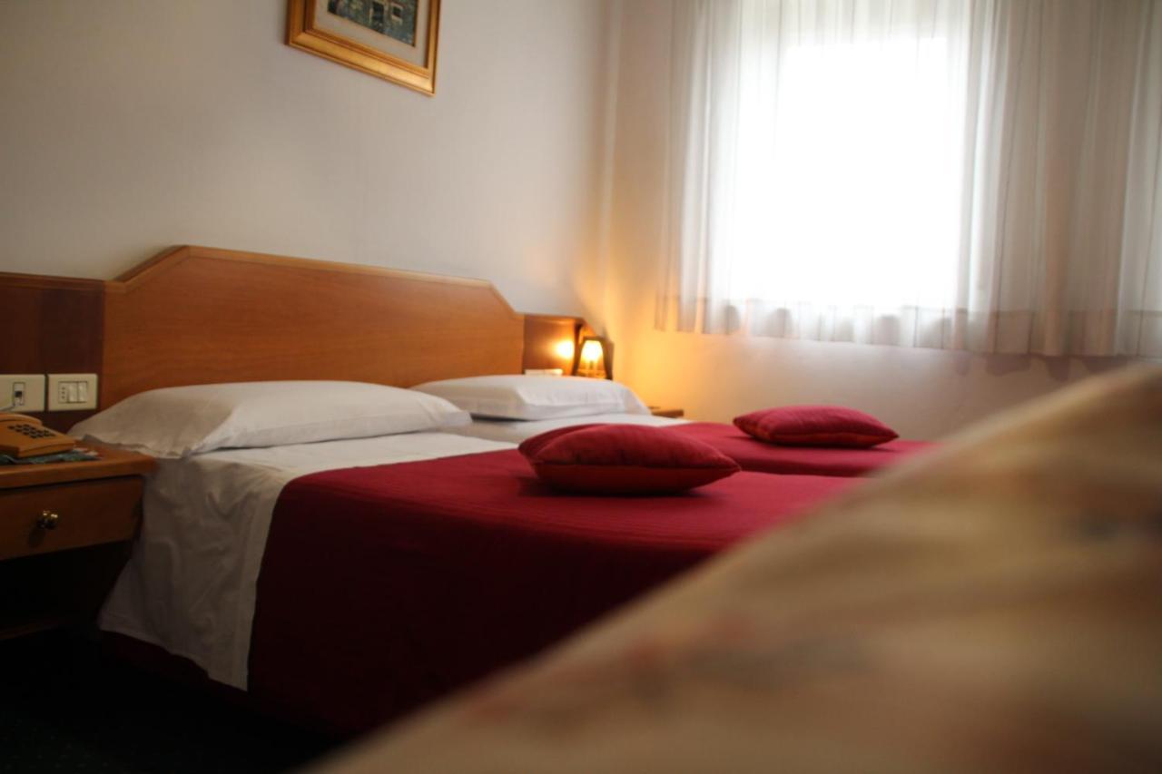 Hotel Ristorante Sagittario Feltre Exteriör bild
